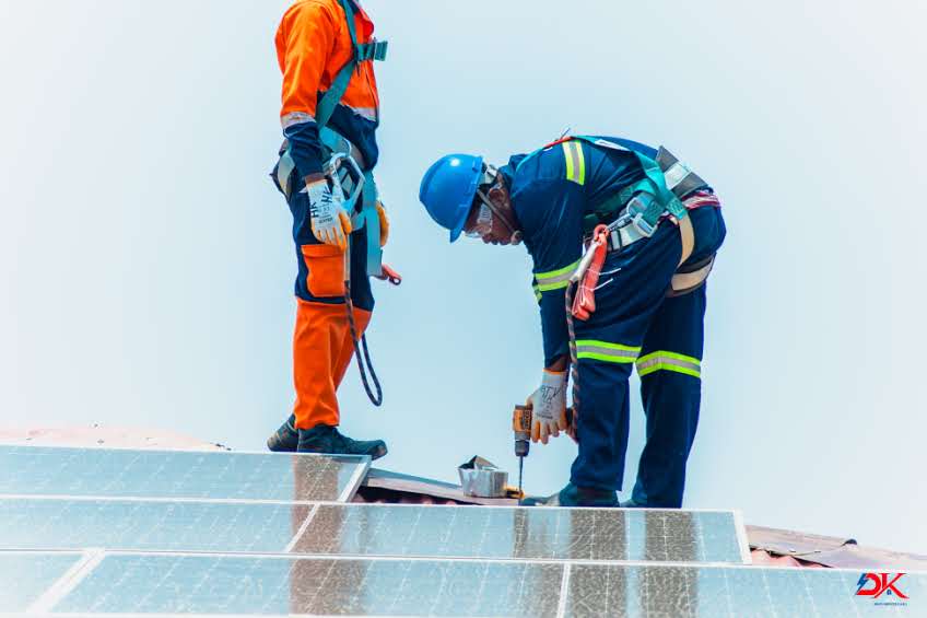 Transition Énergétique : Pourquoi DK Multi-Services SARL est le Partenaire Idéal pour Vos Projets Solaires et Formations Professionnelles